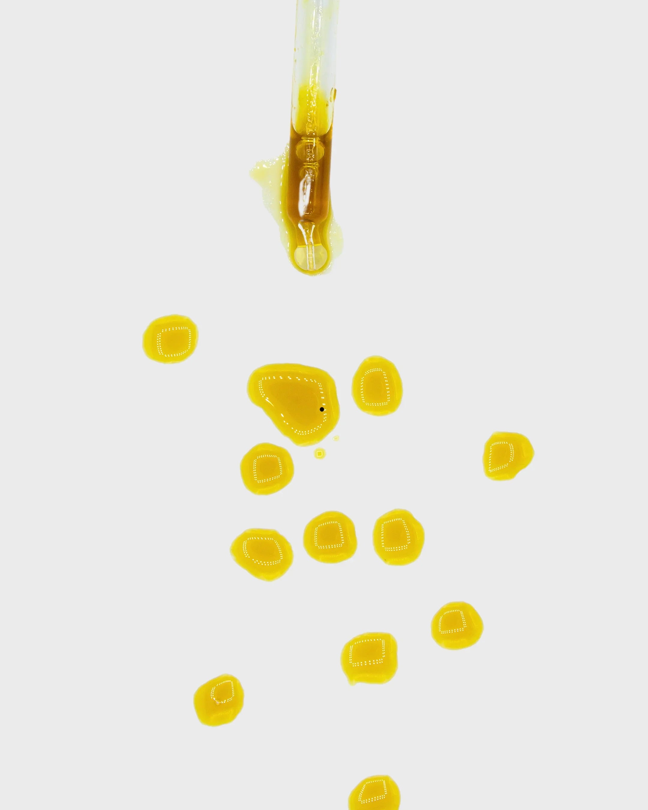 Plant-based facial oil supporting skin barrier repair and soothing redness, ideal for sensitive skin